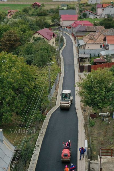Strada si ziua asfaltata la Turda, Strada si ziua asfaltata la Turda-primul strat de asfalt asternut pe strada Alunisului., Stiri Turda - MinaDeStiri