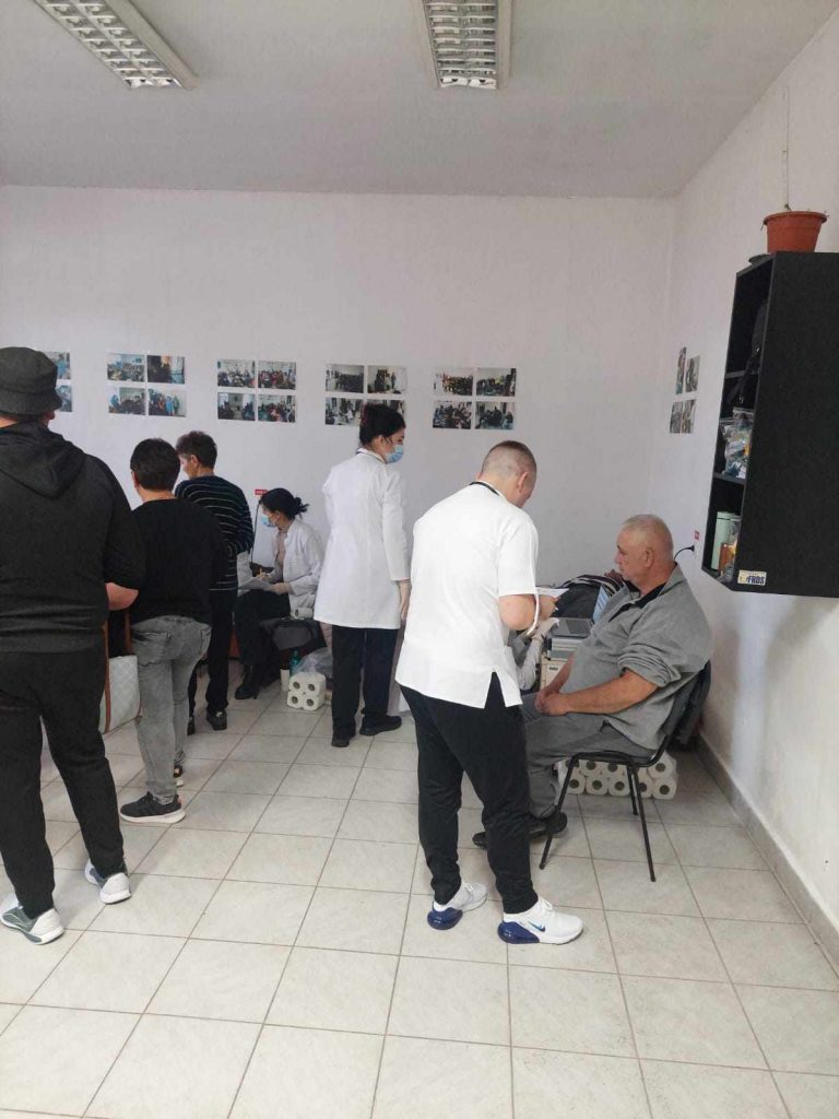 Romii din Turda au avut parte de analize medicale gratuite-conducerea acestora are activitate intensa., Romii din Turda au avut parte de analize medicale gratuite-conducerea acestora are activitate intensa., Stiri Turda - MinaDeStiri